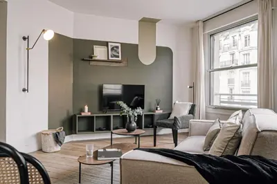 Télévision ou salle de divertissement dans l'établissement Sucre - 2 chambres à Madeleine (8 Arr.)
