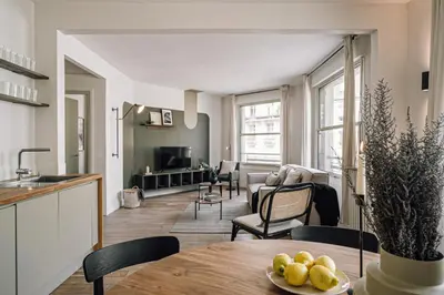 Cuisine ou kitchenette dans l'établissement Sucre - 2 chambres à Madeleine (8 Arr.)