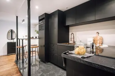 Cuisine ou kitchenette dans l'établissement Sabah - 2 chambres à Paradis / Petites Écuries