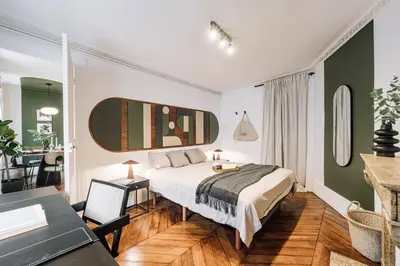 Un ou plusieurs lits dans un hébergement de l'établissement Sabah - 2 chambres à Paradis / Petites Écuries