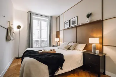 Un ou plusieurs lits dans un hébergement de l'établissement Llyod - 3 chambres à Madeleine