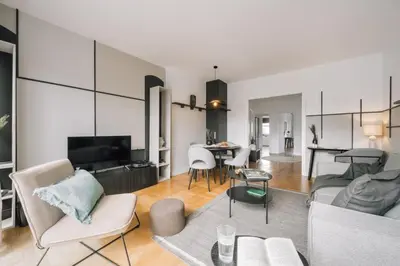 Coin salon dans l'établissement Neel - 3 chambres et balcon à Neuilly-Sur-Seine