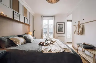 Un ou plusieurs lits dans un hébergement de l'établissement Rivoli - 2 chambres et balcon à Louvre / Tuileries