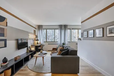 Télévision ou salle de divertissement dans l'établissement Bahce - 1 chambre à Porte-Dauphine