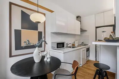 Cuisine ou kitchenette dans l'établissement Bahce - 1 chambre à Porte-Dauphine