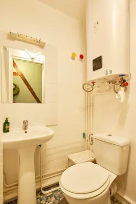 Salle de bains dans l'établissement Lovely Small Studio in the Heart of Saint-Germain