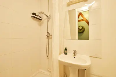 Salle de bains dans l'établissement Lovely Small Studio in the Heart of Saint-Germain