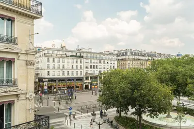 Vue générale sur Paris ou vue de la ville depuis l'appartement