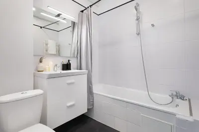 Salle de bains dans l'établissement Cailles - 2 chambres à Archives