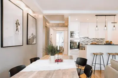 Cuisine ou kitchenette dans l'établissement Marcos - 2 chambres et balcon à Batignolles