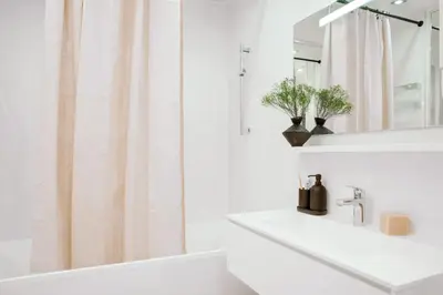 Salle de bains dans l'établissement Marcos - 2 chambres et balcon à Batignolles