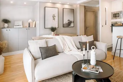 Coin salon dans l'établissement Marcos - 2 chambres et balcon à Batignolles