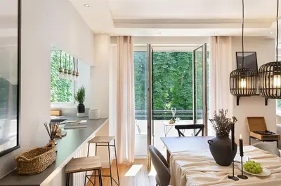 Coin salon dans l'établissement Arnave - 3 chambres et balcon à Auteuil