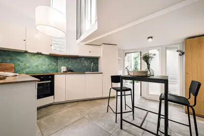 Cuisine ou kitchenette dans l'établissement Kenzo - 3 chambres et terrasse à Montmartre