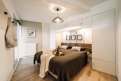Un ou plusieurs lits dans un hébergement de l'établissement Kenzo - 3 chambres et terrasse à Montmartre