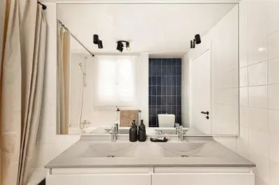 Salle de bains dans l'établissement Camiri - 1 chambre à Champs-Élysées (8 Arr.)