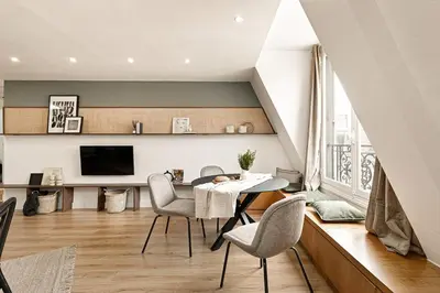 Télévision ou salle de divertissement dans l'établissement Camiri - 1 chambre à Champs-Élysées (8 Arr.)