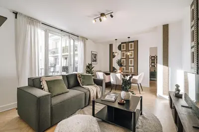 Coin salon dans l'établissement Aksu - 3 chambres et balcon à Beaugrenelle