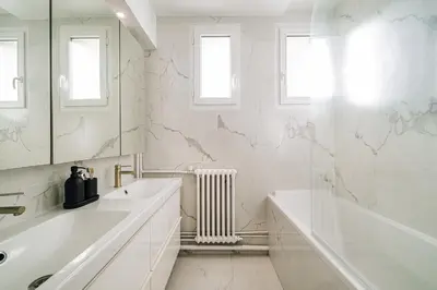 Salle de bains dans l'établissement Aksu - 3 chambres et balcon à Beaugrenelle