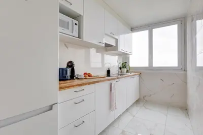 Cuisine ou kitchenette dans l'établissement Suite Massena - Opulence au cœur de Paris