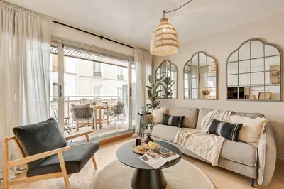Coin salon dans l'établissement Andrea - 1 chambre et terrace à Champs de Mars