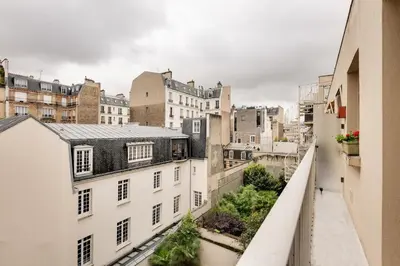 Vue générale sur Paris ou vue de la ville depuis l'appartement