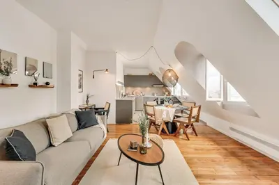 Coin salon dans l'établissement Castro - 1 chambre à Champs de Mars