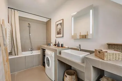 Salle de bains dans l'établissement Castro - 1 chambre à Champs de Mars