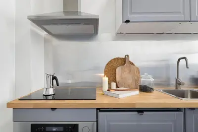 Cuisine ou kitchenette dans l'établissement Grenelle - 2 chambres à Saint-Lambert