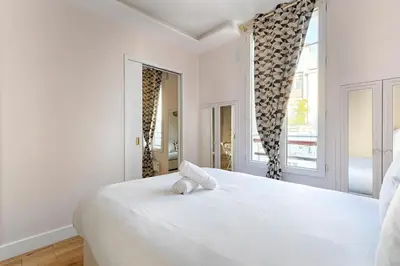 Un ou plusieurs lits dans un hébergement de l'établissement Appartement de Charme proche de la Tour Eiffel
