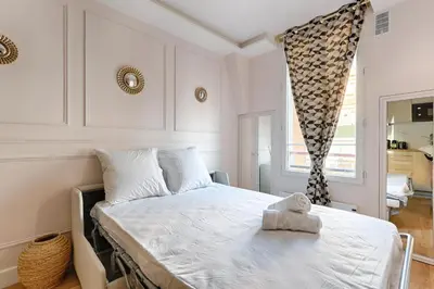 Un ou plusieurs lits dans un hébergement de l'établissement Appartement de Charme proche de la Tour Eiffel