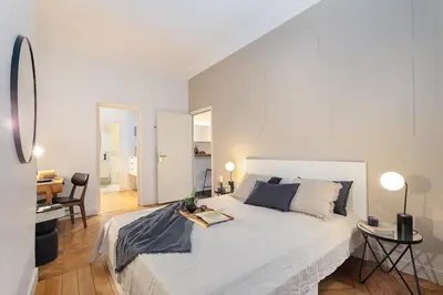 Un ou plusieurs lits dans un hébergement de l'établissement Chambord - 1 chambre et terrasse à Invalides