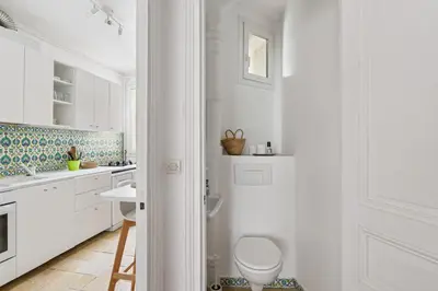 Salle de bains dans l'établissement Haussmannian and Central - Montmartre and Sacré-Coeur