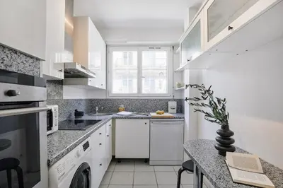 Cuisine ou kitchenette dans l'établissement Sahil - 2 chambres à Trocadéro