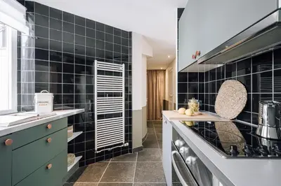 Cuisine ou kitchenette dans l'établissement Dolmaci - 1 chambre à Charonne