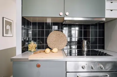 Cuisine ou kitchenette dans l'établissement Dolmaci - 1 chambre à Charonne