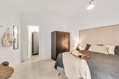 Un ou plusieurs lits dans un hébergement de l'établissement Dauphine - 1 chambre à Auteuil