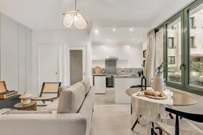 Cuisine ou kitchenette dans l'établissement Dauphine - 1 chambre à Auteuil