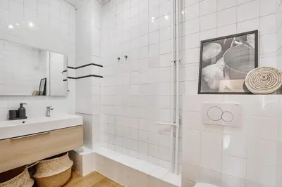 Salle de bains dans l'établissement Oliva - 3 chambres à Trocadéro