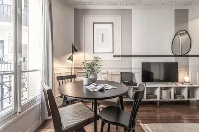 Coin salon dans l'établissement Turlure - 1 chambre à Montmartre