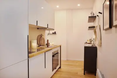 Cuisine ou kitchenette dans l'établissement Ternes - 1 chambre à Ternes