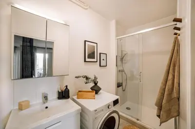 Salle de bains dans l'établissement Nuria - Studio et balcon à Auteuil