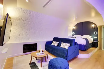 Télévision ou salle de divertissement dans l'établissement Residence Pelican - Louvre