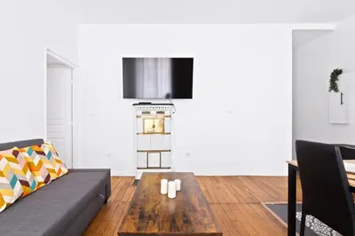 Télévision ou salle de divertissement dans l'établissement 2 Bedroom Apartment Île Saint-Louis With Free Netflix