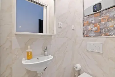 Salle de bains dans l'établissement 2 Bedroom Apartment Île Saint-Louis With Free Netflix