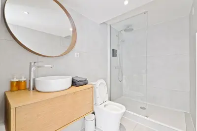 Salle de bains dans l'établissement Studio Apartment Near Eiffel Tower with NetFlix