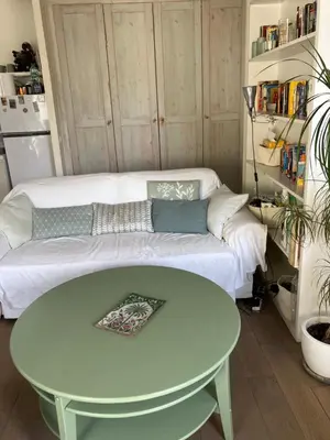Coin salon dans l'établissement Charming flat in the heart of Paris