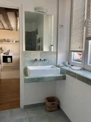 Salle de bains dans l'établissement Charming flat in the heart of Paris