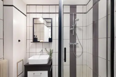 Salle de bains dans l'établissement Nation - 2 chambres et balcon à Charonne