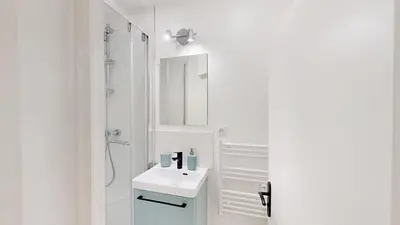 Salle de bains dans l'établissement Bienvenue dans le 10ème arrondissement !